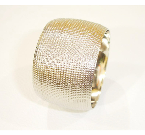 Laiton or nervuré Design fantaisie Style moderne luxe pas cher rond de serviette pour décor de Table pas cher vaisselle en vrac métal or rond de serviette - Product Image 1