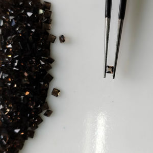 Cuarzo Ahumado Natural de 2.5MM, Corte Princesa Cuadrado, Gema Suelta de la Mejor Calidad para Joyería y Fabricación de Collares - Product Image 1