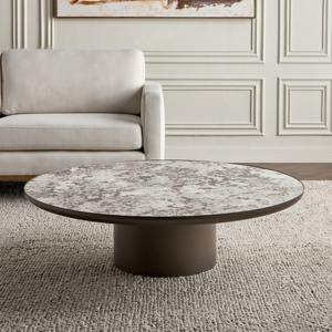 Table cylindrique ronde élégante en or conçue pour les chambres à coucher et les coins décoratifs avec un attrait intemporel - Product Image 4