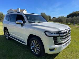 2023 para Toyota Land Cruiser 300 3.3D ZX Coche usado con volante a la derecha e izquierda con asientos de cuero - Product Image 6