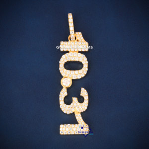 Pendentif de créateur audacieux "10.30" au design personnalisé unique en argent sterling 925 Bijoux de déclaration en moissanite éblouissante - Product Image 1