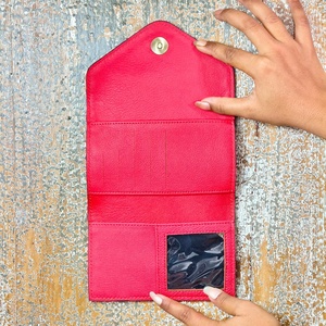 Nuevo y Moderno Tarjetero Monedero de Cuero Genuino 100% Tallado a Mano, Mini Cartera Roja para Mujer, Multiusos - Product Image 5