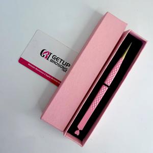 Pince à épiler GETUP BROSONS en acier inoxydable avec découpe en forme de cœur rose, pointe dorée lisse, outil de précision dans un emballage personnalisé - Product Image 5