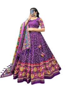 ชุด lehenga ผ้าไหมทัสซาร์ที่สวยงามเย็บอย่างเต็มที่แฟชั่นชาติพันธุ์อินเดียสำหรับงานแต่งงานรวมถึงเสื้อ dupatta และงานฟอยล์ - Product Image 1