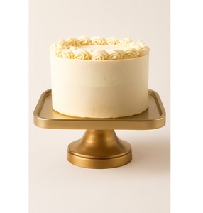 Support à gâteau en métal décoratif doré sophistiqué, matériau en aluminium pour présenter des cupcakes avec flair - Product Image 1