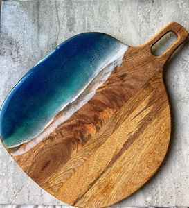 Elegante Tabla de Cortar de Resina y Madera para Cocina, Hecha de Madera de Acacia y Mango para un Uso Práctico con Alimentos - Product Image 3