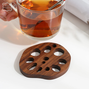 Sous-verres créatifs OEM en bois de noyer pour le thé Tapis de tasse de style classique Conception de coupe de fromage en forme de fleur naturelle Coussinets classiques OEM" - Product Image 3