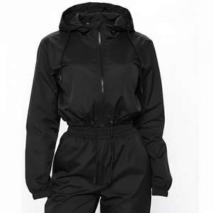 Chándal de mujer con logotipo personalizado, conjuntos de 2 piezas, cortavientos, ligero, con cremallera completa, conjunto de Jogger con capucha y servicio OEM, nuevo diseño - Product Image 5