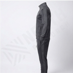 Dernier modèle 2025 Ensemble de survêtement pour homme à manches longues en tissu léger, coupe ajustée tendance, pour le sport, la gym, le fitness et la course à pied - Product Image 3