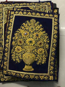 Tapis de bijou Zari traditionnel fait à la main Un chef-d 'œuvre d'art avec des pierres semi-précieuses pour des espaces élégants et sophistiqués - Product Image 5