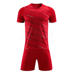 Ensemble de maillots et shorts de football en tissu à séchage rapide conçu pour un débit d'air maximal et des performances maximales des joueurs - Product Image 1