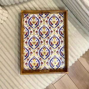 Plateau de service en bois au design moderne avec poignées comme pouf ou plateau à thé pour une utilisation décorative ou comme cadeau - Product Image 1