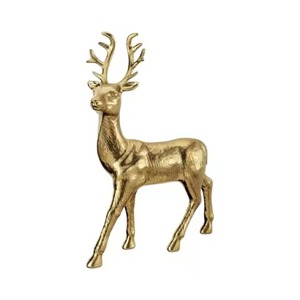 Sculpture de renne doré moderne avec base en bois Statues de Noël décoratives faites à la main pour toute occasion festive - Product Image 3