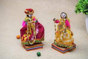 Figuras decorativas hechas a mano de material reciclado Rajasthani Dulha Dulhan para decoración del hogar/mobiliario/ídolo de regalo (multicolor - Product Image 3