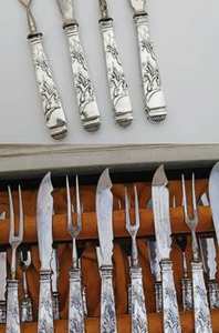 Ensemble d'argenterie de restaurant d'hôtel en acier inoxydable avec finition en marbre et argent, parfait pour un repas élégant et un service de fromage - Product Image 4