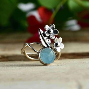 Bague en argent sterling faite à la main au design floral artisanal pour le printemps ou les mariages et anniversaires au meilleur prix - Product Image 3