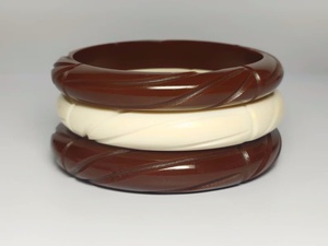 Nouvel ensemble de bracelets en résine acrylique jaune sculptée avec clous argentés – Bracelets tendance et élégants en résine – Bijoux de mode unisexe pour femme et soirée - Product Image 2