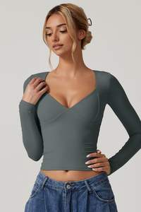 Camisetas de manga larga con cuello en V para mujer, Top corto de doble forro con copa cosida, Tops para salir - Product Image 3