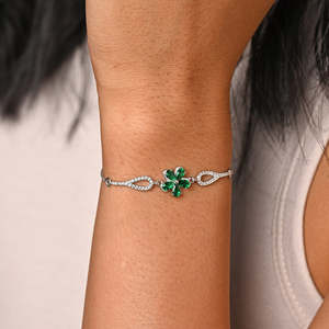 Pulsera de tenis con flor verde chapada en rodio de oro de 14k - Product Image 5