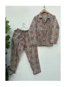 Conjunto de pijama de ajuste relajado para mujer, ropa de dormir modal transpirable con estilo moderno, ideal para la comodidad del hogar - Product Image 1