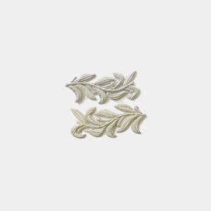 Insignia de Fieltro Personalizada con Diseño de Hoja de Roble Bordada con Hilo de Bullion de Lujo de la Mejor Calidad, Cosida a Mano, con Imperdible - Product Image 3