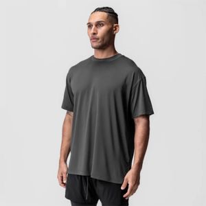 Camiseta de entrenamiento gris de gran tamaño Camiseta de gimnasio de rendimiento Absorbe el sudor, antimicrobiano, camiseta de entrenamiento atlético Boxy Fit de secado rápido - Product Image 2