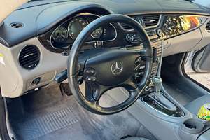 Mercedes-Benz CLS500 5.0 L V8 de 2006, occasion, provenance Californie, non modifiée - Product Image 4
