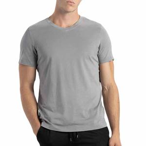 Camiseta de Algodón Súper Suave para Hombre con Cuello Redondo, Corte Clásico, Impresión de Logotipo Personalizado, Camiseta Clásica Elástica para Hombre y Mujer - Product Image 3