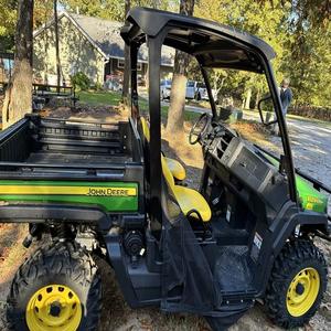 รถอเนกประสงค์ John Deere Gator XUV835 มอบพลังที่เชื่อถือได้ ความเสถียร และความสะดวกสบายสำหรับการทำงานนานๆ และพื้นที่ที่มีความท้าทาย - Product Image 1