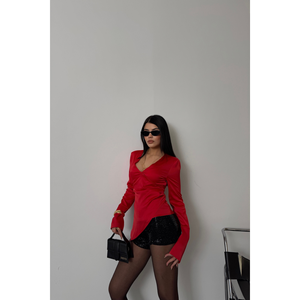 Chemisier en satin rouge pour femme avec manches à revers - Product Image 4