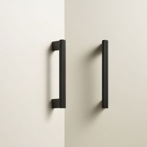 Poignée de tirage en laiton pour portes d'armoires de cuisine avec finition durable, options personnalisables, style de décoration moderne pour la maison - Product Image 1