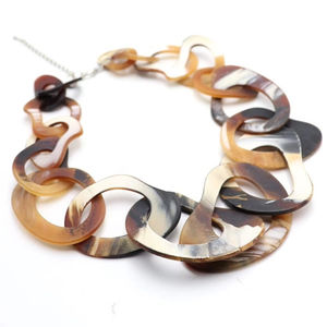 Collar de cuerno tallado artesanal martillado más vendido, joyería hecha a mano exquisita disponible a precio mayorista - Product Image 1