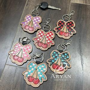 Nuevo Diseño Llavero de Cuero Genuino de Lujo Hecho a Mano con Diseño de Lazo y Cuadros, Accesorio de Regalo Unisex - Product Image 1