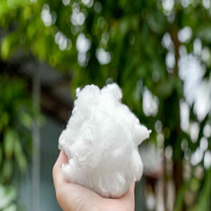 Fibre discontinue de polyester recyclé circulaire Pro de qualité supérieure feutre cardé serti siliconé ouate de production en vrac brute pour chien - Product Image 2