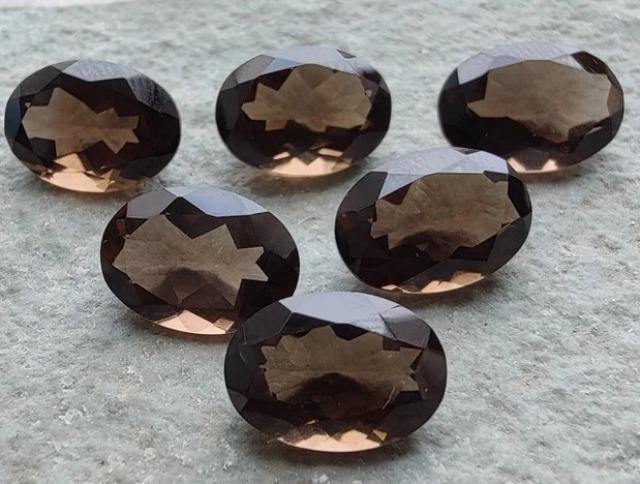 สีน้ำตาล