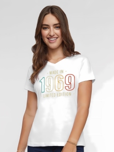เสื้อยืดคอวีผู้หญิงกำหนดเอง (US Local POD) - Product Image 5