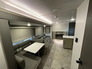 Nueva caravana F-o-r-e-s-t R-i-v-e-r Wildwood 31KQBTS 2025 lista para la venta - Product Image 5