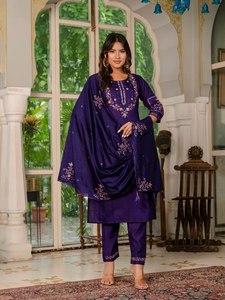 Conjunto de Kurti Bordado Morado con Dupatta para Mujer, Ropa Festiva - Product Image 3
