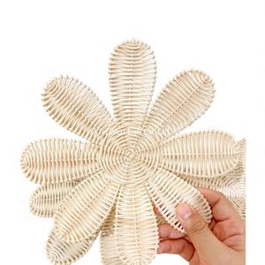 Decoración de Pared Infantil de Flores de Ratán Natural Hecha a Mano, Arte de Pared Tejido para Cuarto de Niños de Vietnam - Product Image 3