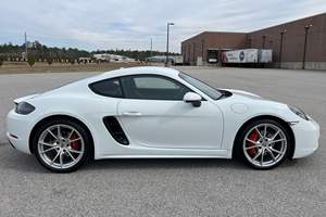 2024 718 Cayman S, Transmisión Manual de 6 Velocidades, Motor Turbo de 350 hp y 4 Cilindros, Paquetes Sport Chrono y Premium, Sin Modificar - Product Image 3