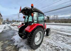 รถแทรกเตอร์ Massey Ferguson 2860M ปี 2023 สภาพใหม่/มือสอง แบบมีห้องโดยสาร ขับเคลื่อน 4 ล้อ พร้อมอุปกรณ์ตักดิน ตักไม้ และล้อเลื่อน  เครื่องยนต์ 60 แรงม้า  อะไหล่ MOOG - Product Image 4