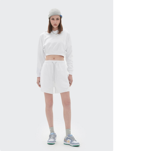 Vente en gros OEM Ensemble haut court à capuche et short de jogging pour femmes-Tailles et tissus écologiques personnalisables - Product Image 2