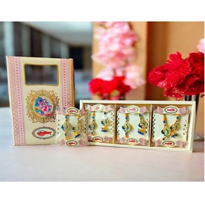 Caja de regalo de diseñador Rakhi con tarjeta de felicitación Roli chawal y embalaje Premium ideal para pedidos corporativos a la venta - Product Image 1