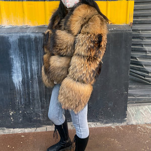 Cappotto Corto in Vera Pelliccia di Volpe e Procione Multicolore - Product Image 4