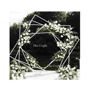 ฉากหลังเหล็กสีขาวดีไซน์ดึงดูดใจสำหรับงานแต่งงานใช้ในโอกาสพิเศษ - Product Image 1