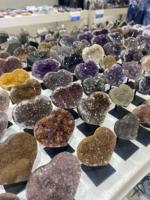 Mini Cœurs en Cristal Druzy du Brésil - Produit Unique Présenté sur Support dans la Collection d'Artisanat en Cristal