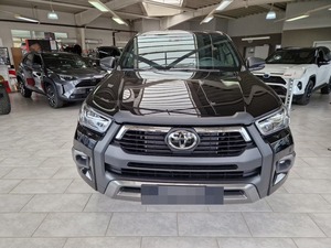 Toyota Hilux 2024 automatique avec sièges en cuir et toit ouvrant à vendre - Product Image 3