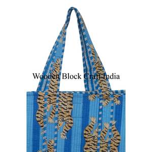 Vente en gros de sacs fourre-tout en coton 100% imprimé jungle, design personnalisé, sac de plage à bandoulière, sac à main en coton imprimé, grand sac matelassé - Product Image 2