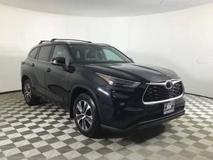Usado cuidadosamente 2023 T-oyota H-ighlander XLE 4dr SUV AWD (2.4L 4cyl Turbo 8A) - Product Image 6