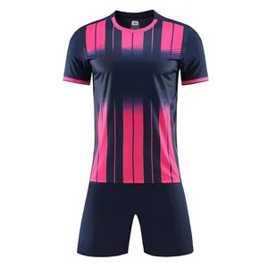2025 Diseños personalizados Kit completo de fútbol con nombre de equipo personalizado Ropa deportiva Nueva temporada Poliéster de secado rápido Uniforme con logotipo superior personalizado - Product Image 5
